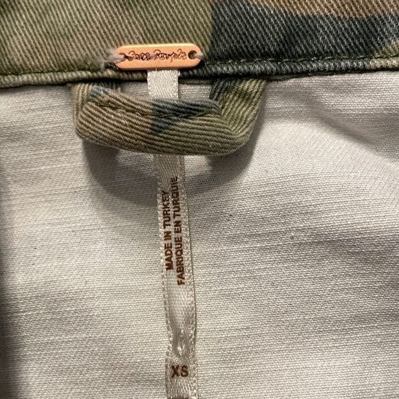 Free People Camo Denim Jacket size XS - Picture 4 of 16